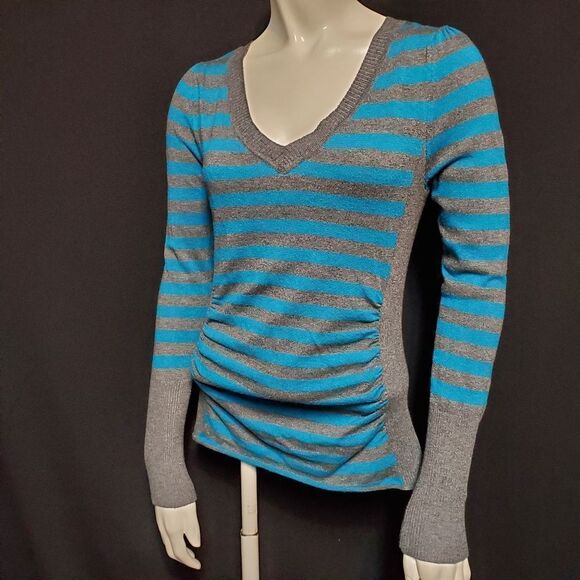 Takeout Gray & Blue Striped V-Neck Sweater (M) - Picture 1 of 5